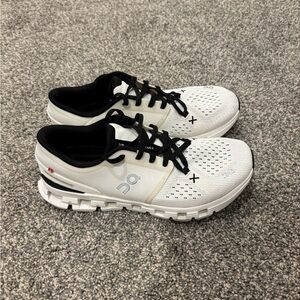 On Running Cloud X4 Black and White Men's Shoes Sz 8.5